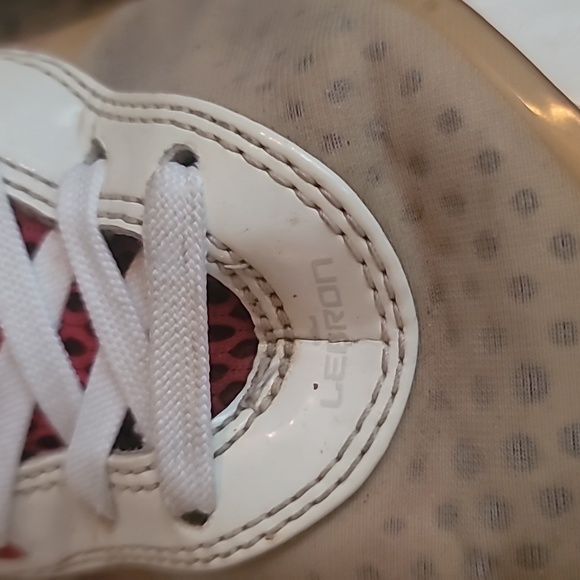 Nike LeBron James 828 - Picture 8 of 9